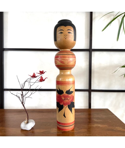 Kokeshi traditionnelle de style tsugaru de Yoshiki Sato | Fleur de pivoine pas cher 