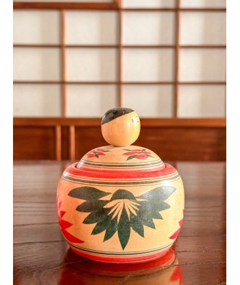 Kokeshi Traditionnelle Ejiko de style Naruko | Boite aux motifs floraux le concept de la Pate a emporter 