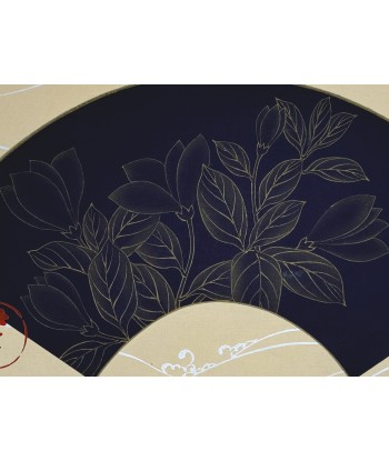 Estampe Japonaise Ecole Rinpa | Fleurs de magnolia sur forme d'éventail bleu nuit Comment ça marche