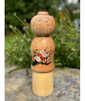 Kokeshi contemporaine de Yuho Ouchi | Fleurs de prunier pour bénéficier 