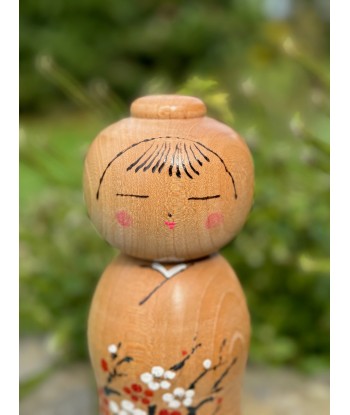 Kokeshi contemporaine de Yuho Ouchi | Fleurs de prunier pour bénéficier 