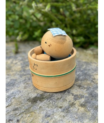 Kokeshi souvenir vintage de Kinosaki Onsen | Bébé dans son bain est présent 