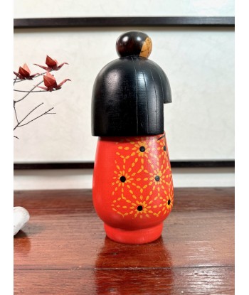 Kokeshi Créative Vintage de Kazuo Tamikazawa | Kimono rouge l'évolution des habitudes 