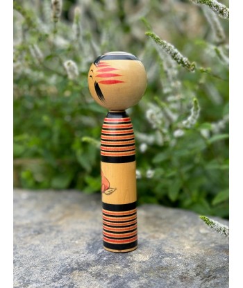 Kokeshi traditionnelle de style tsuchiyu | Fleur de pivoine brillant des détails fins