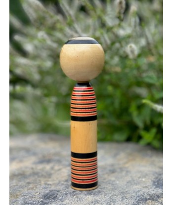 Kokeshi traditionnelle de style tsuchiyu | Fleur de pivoine brillant des détails fins