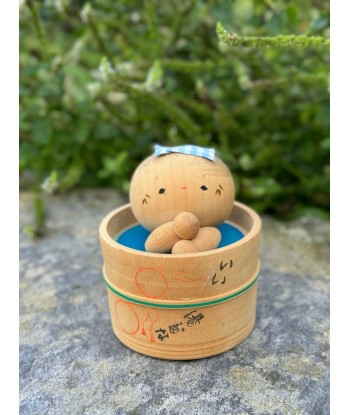 Kokeshi souvenir vintage de Kinosaki Onsen | Bébé dans son bain sur le site 